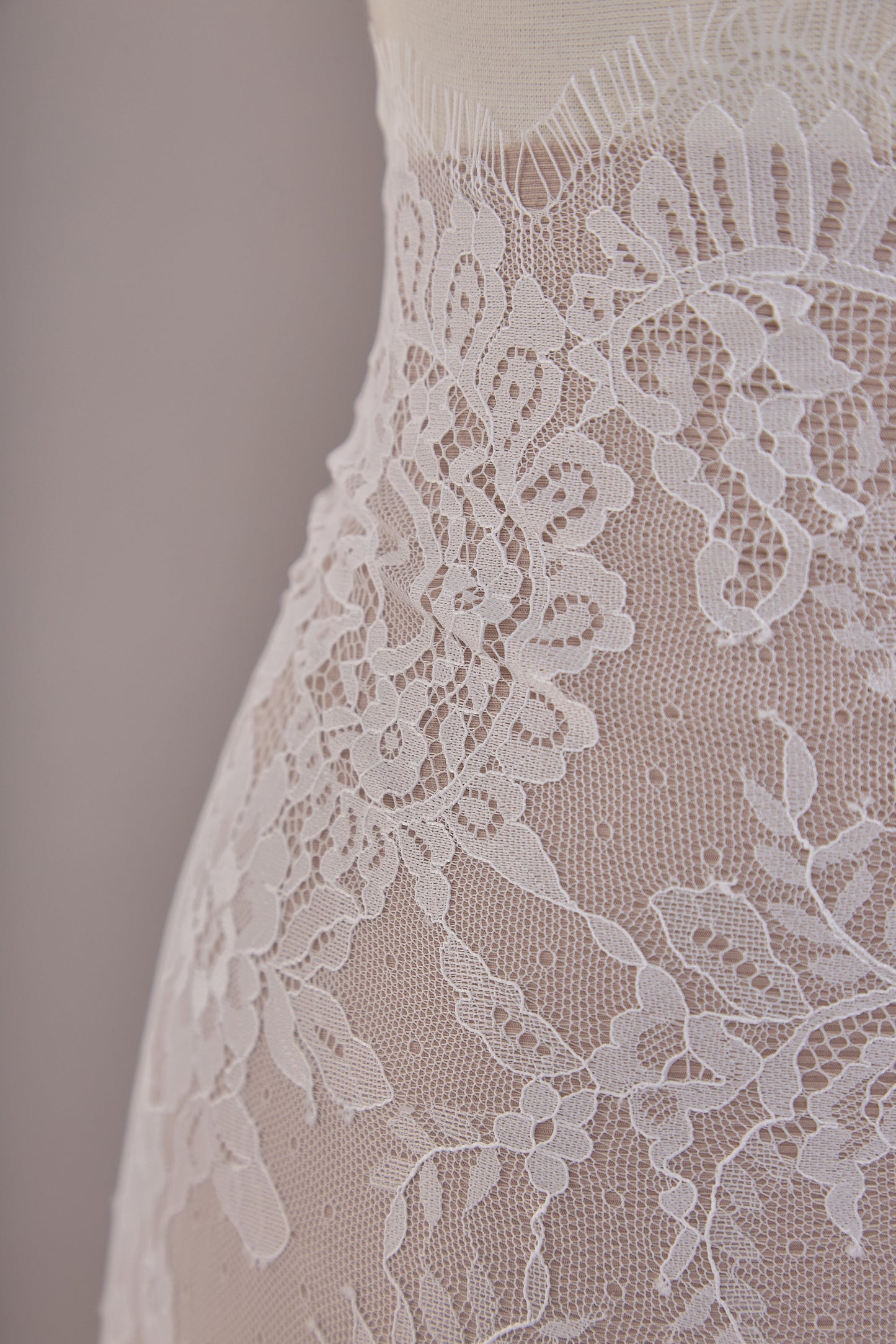 S0665 CHANTILLY LACE