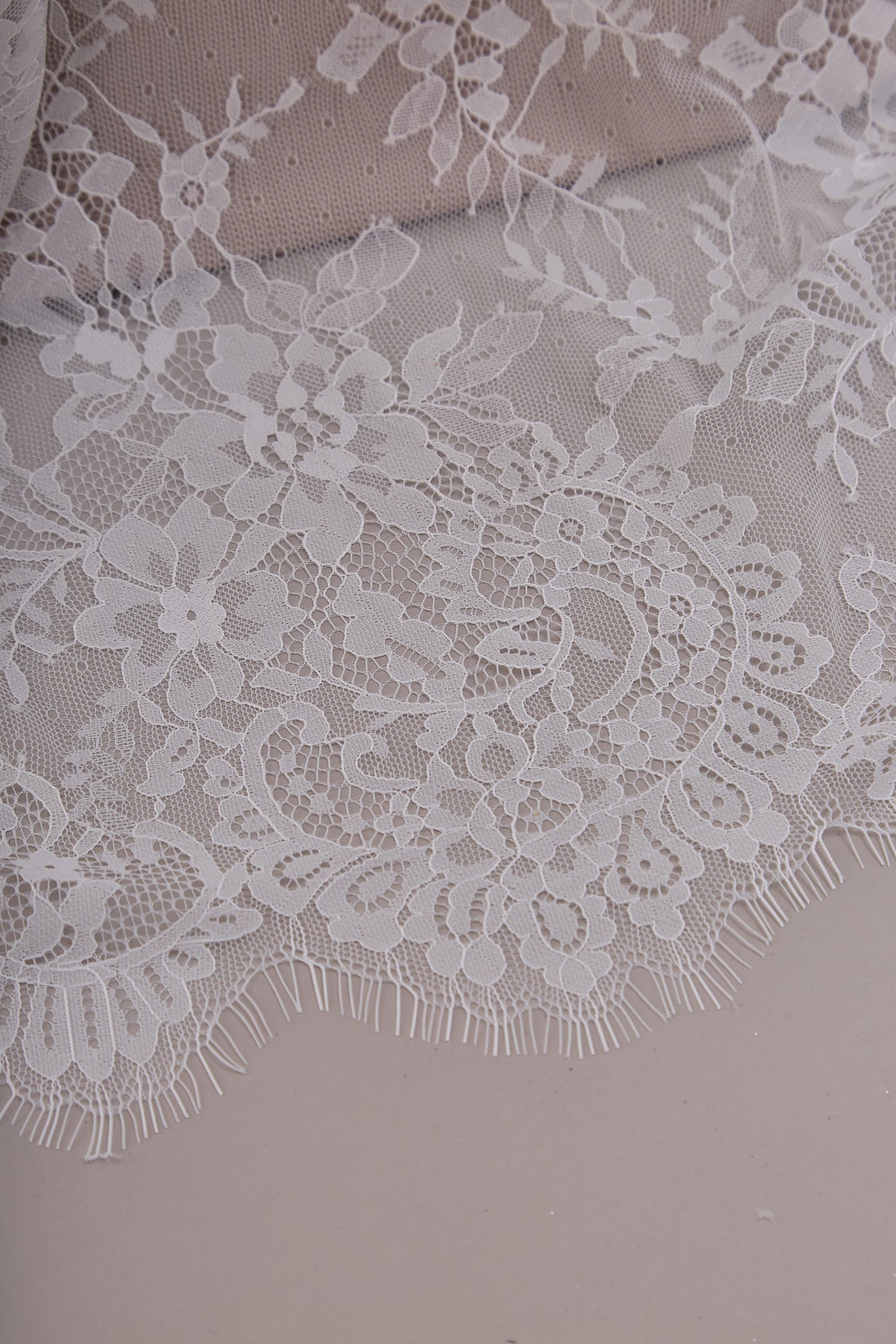 S0665 CHANTILLY LACE