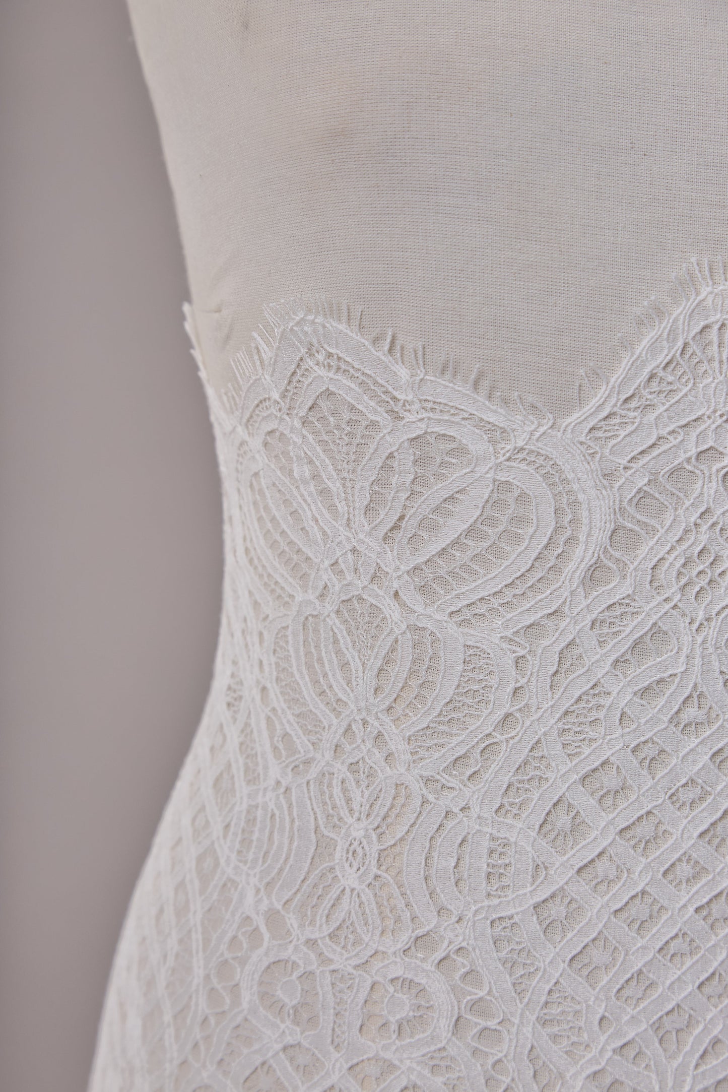 S0667 LACE