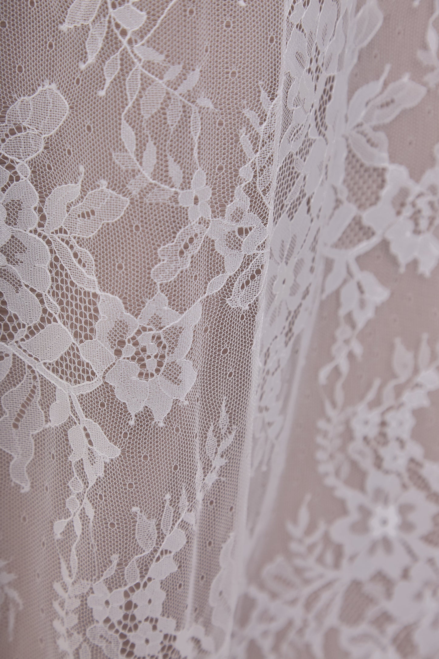 S0665 CHANTILLY LACE