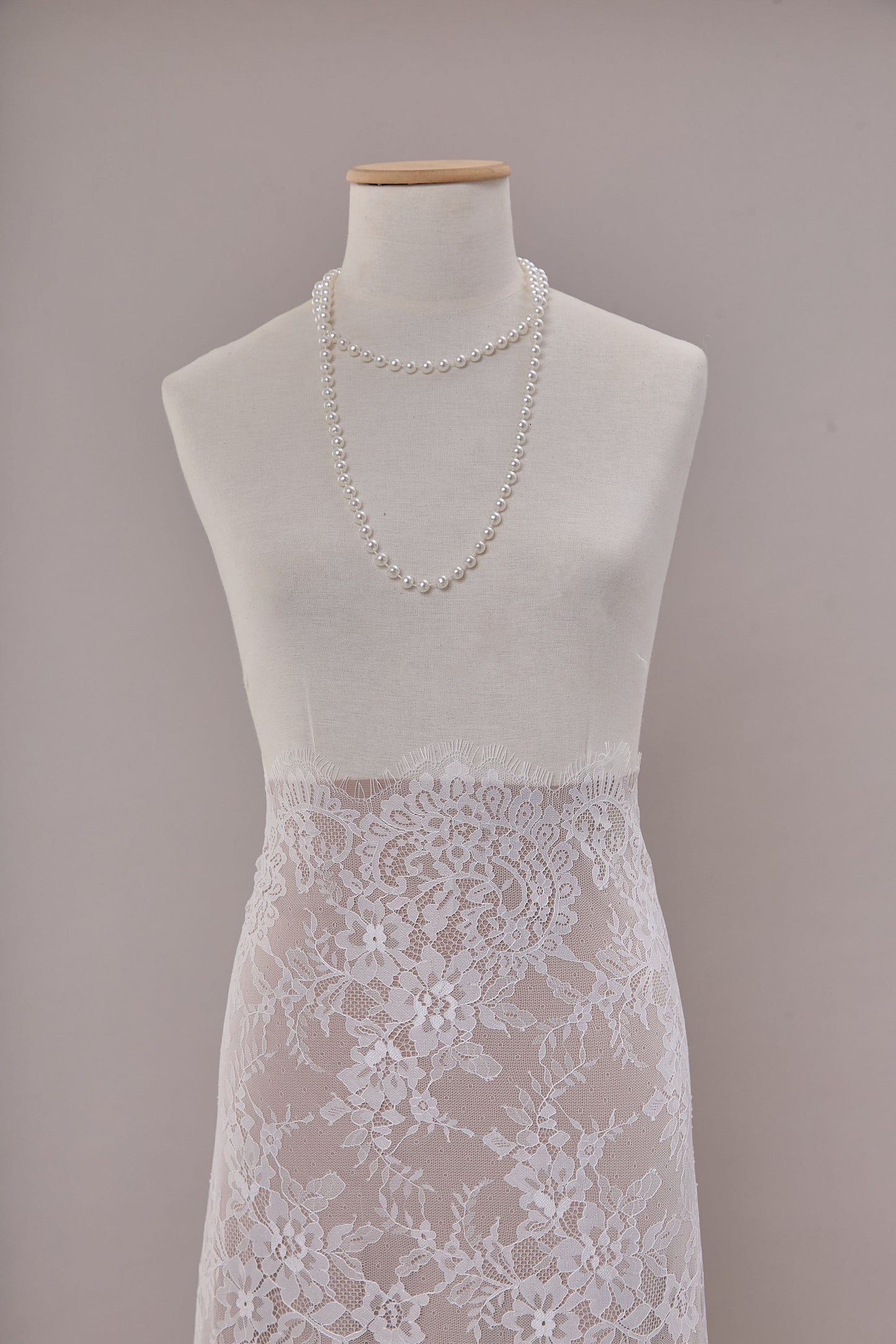 S0665 CHANTILLY LACE