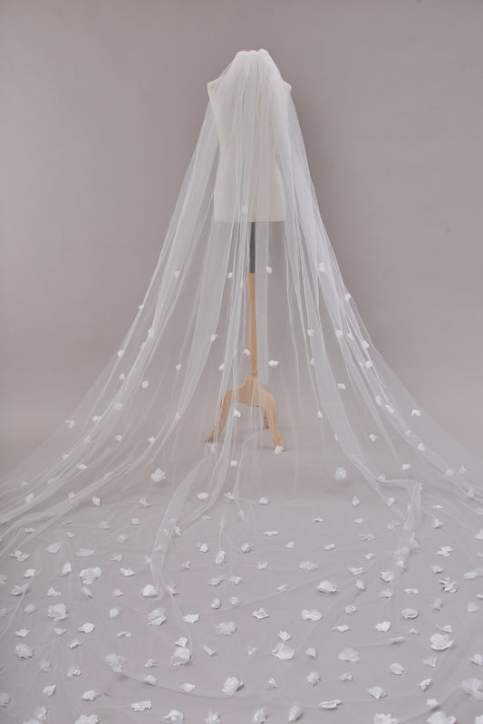 S0672 - EMBROIDERED TULLE VEIL WITH 3D FLOWERS