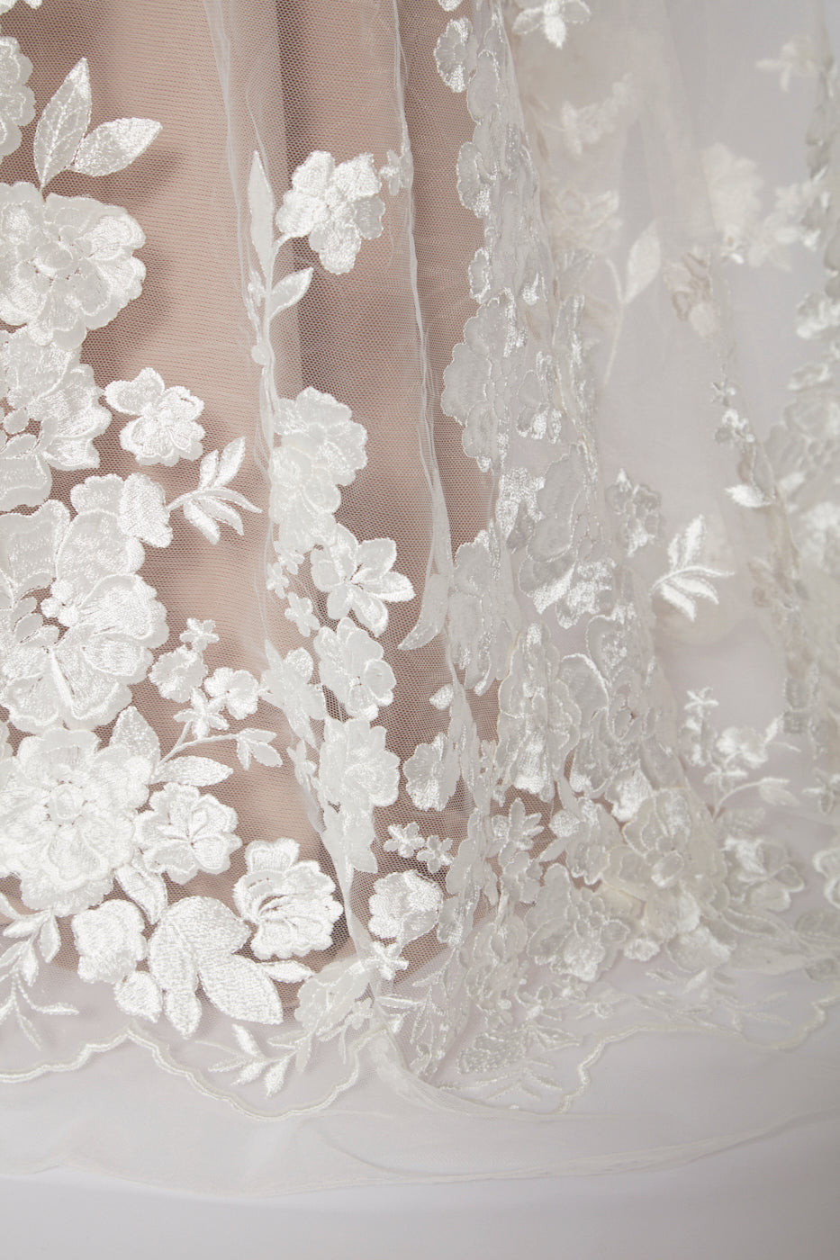 S0086 EMBROIDERY TULLE WITH 3D FLOWERS OFF WHITE