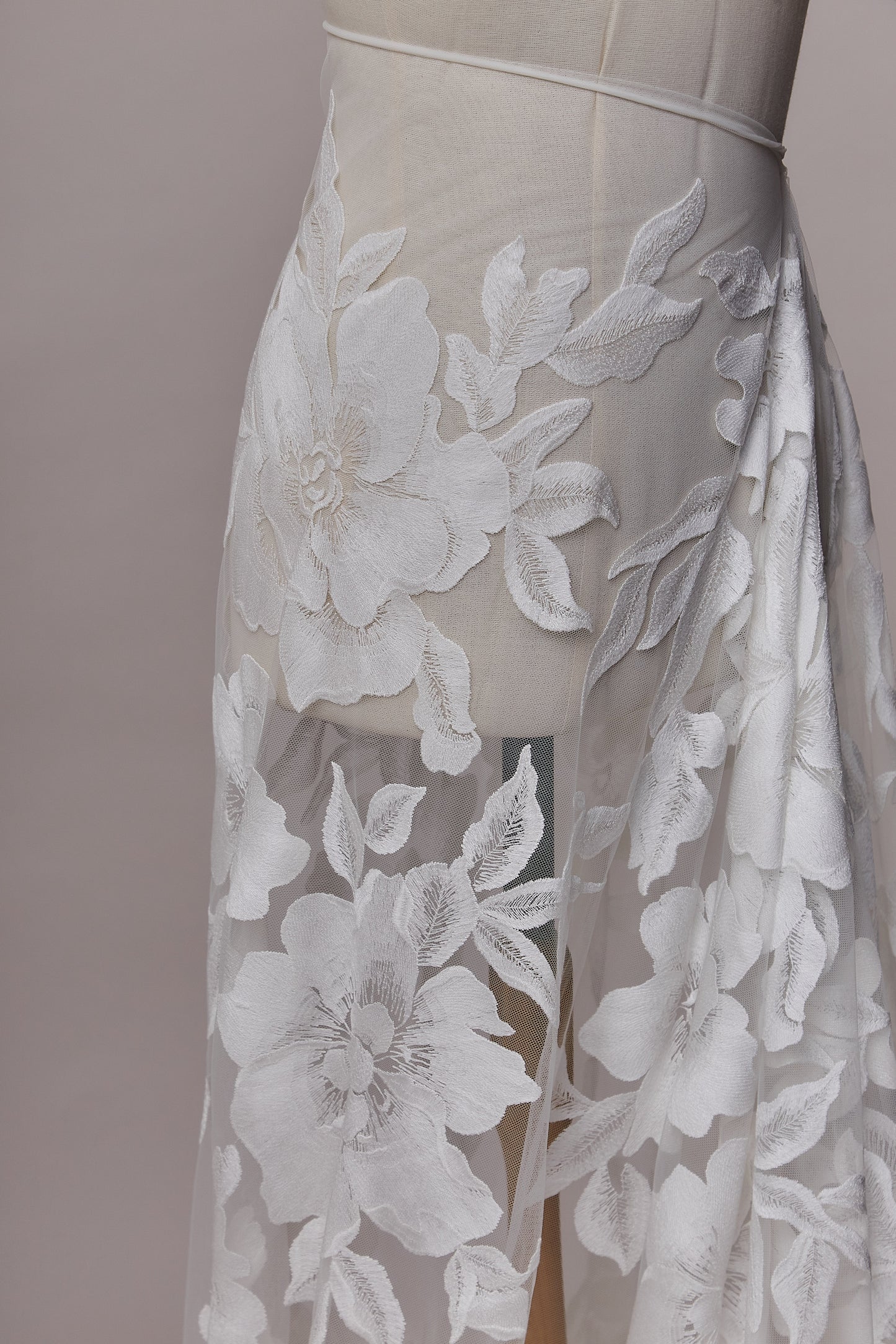 S0615 EMBROIDERED TULLE WITH COTTON FLOWERS
