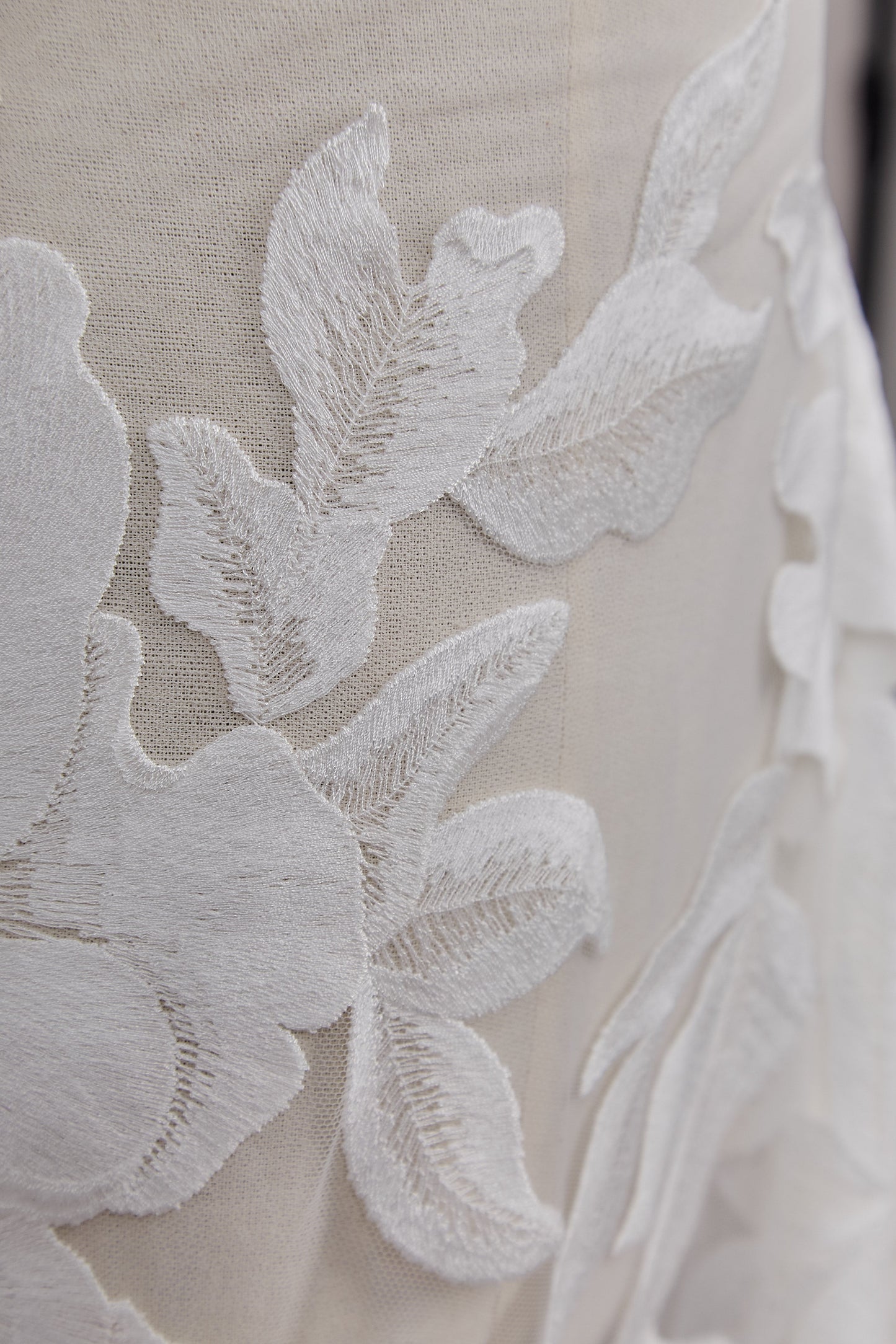 S0615 EMBROIDERED TULLE WITH COTTON FLOWERS