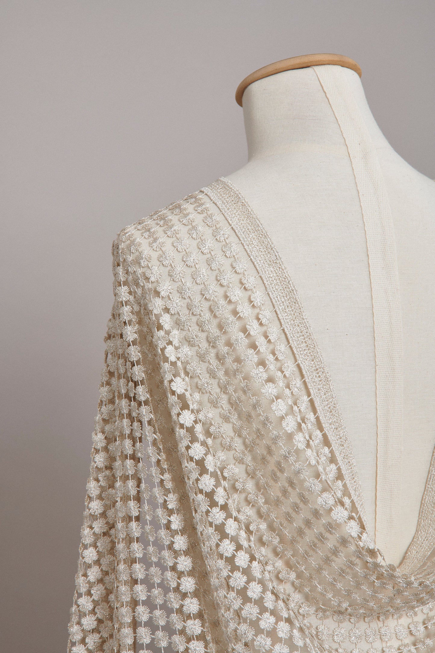S0566 - SILVER GUIPIURE