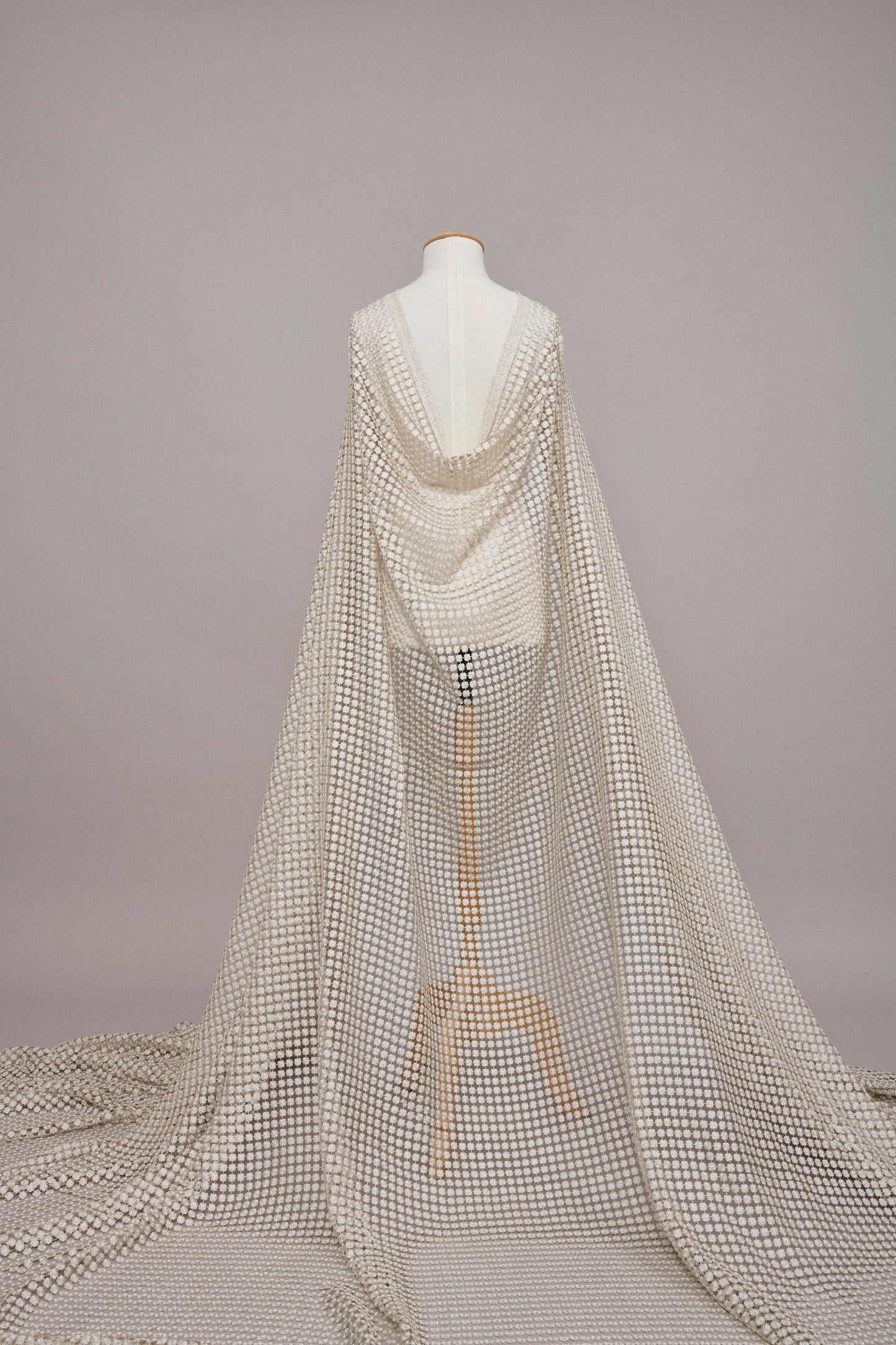 S0566 - SILVER GUIPIURE