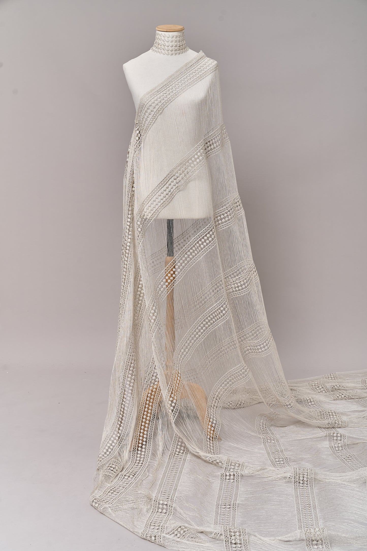 S0717 GUIPIURE WITH SILVER LUREX