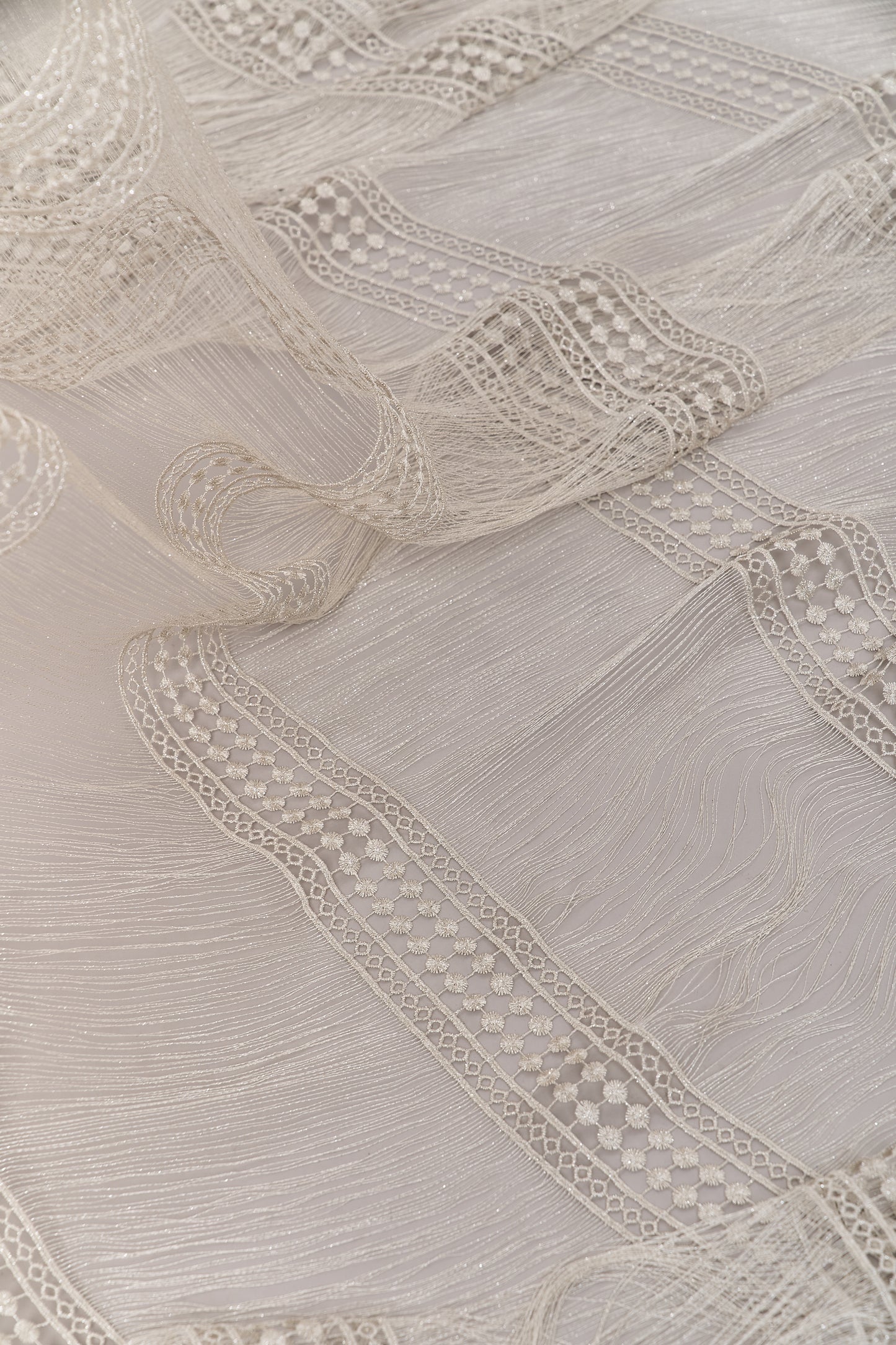 S0717 GUIPIURE WITH SILVER LUREX