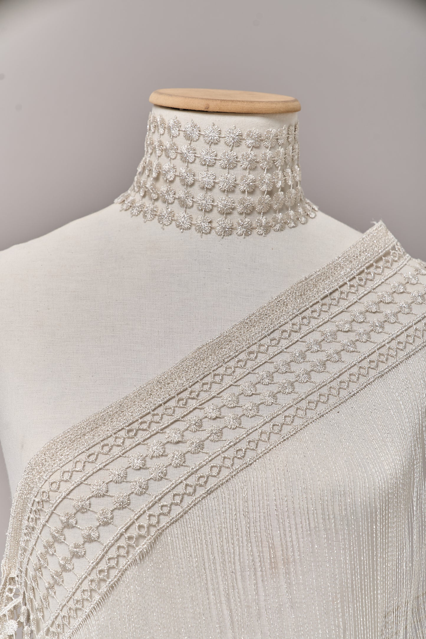 S0717 GUIPIURE WITH SILVER LUREX