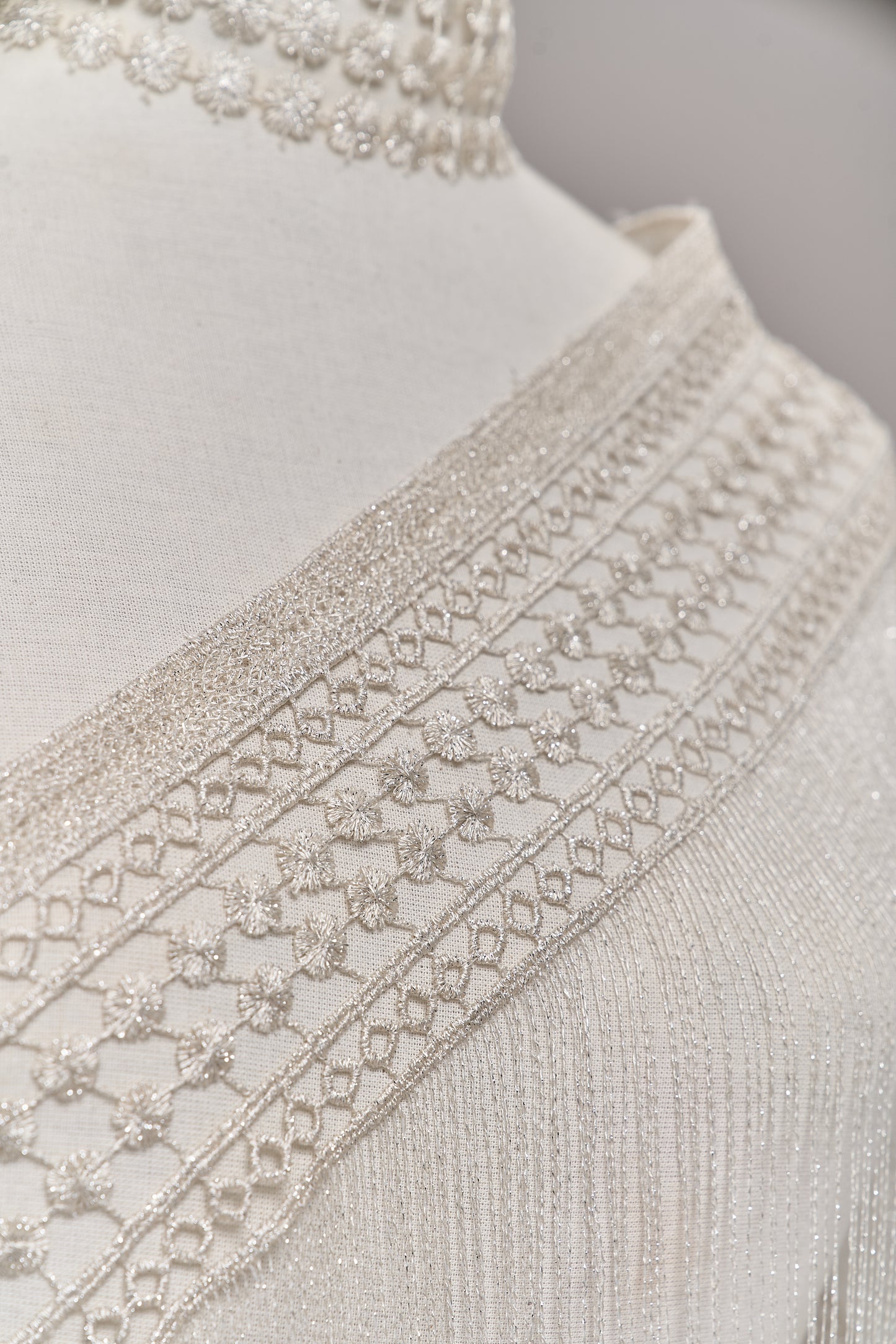 S0717 GUIPIURE WITH SILVER LUREX