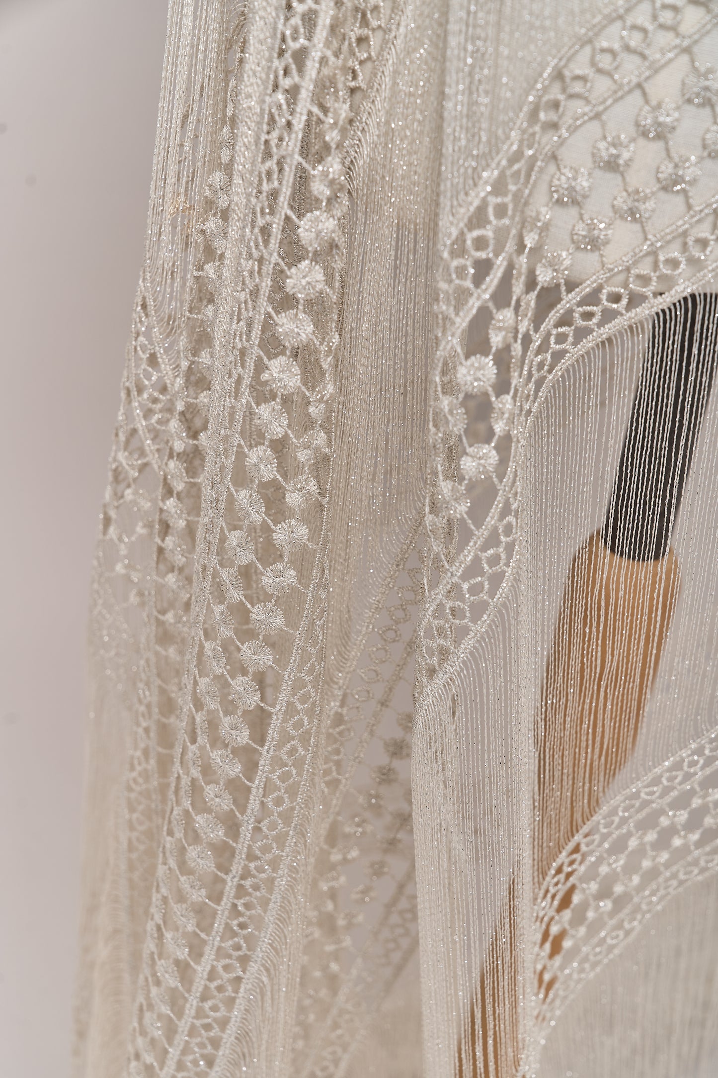 S0717 GUIPIURE WITH SILVER LUREX