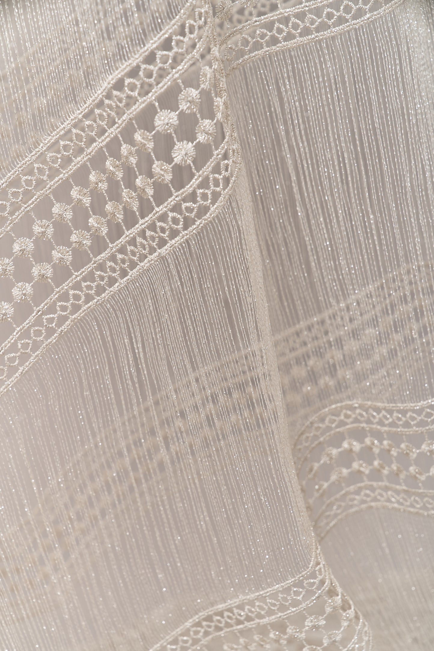 S0717 GUIPIURE WITH SILVER LUREX