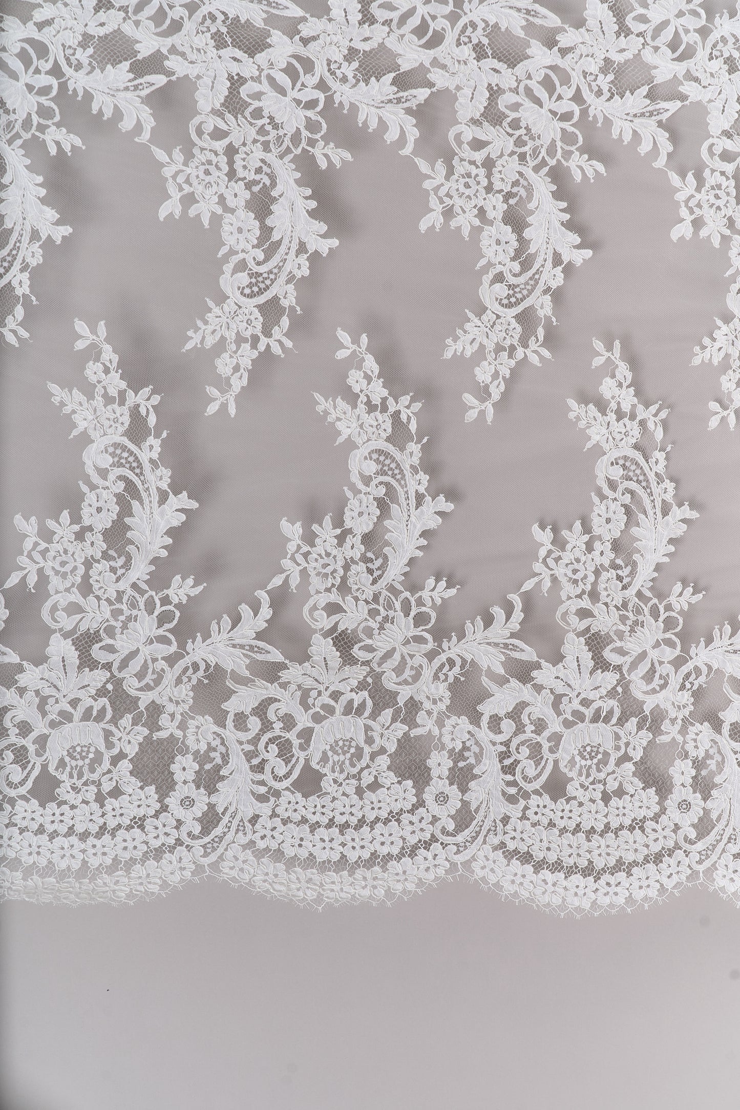 S0688 - CORDED LACE