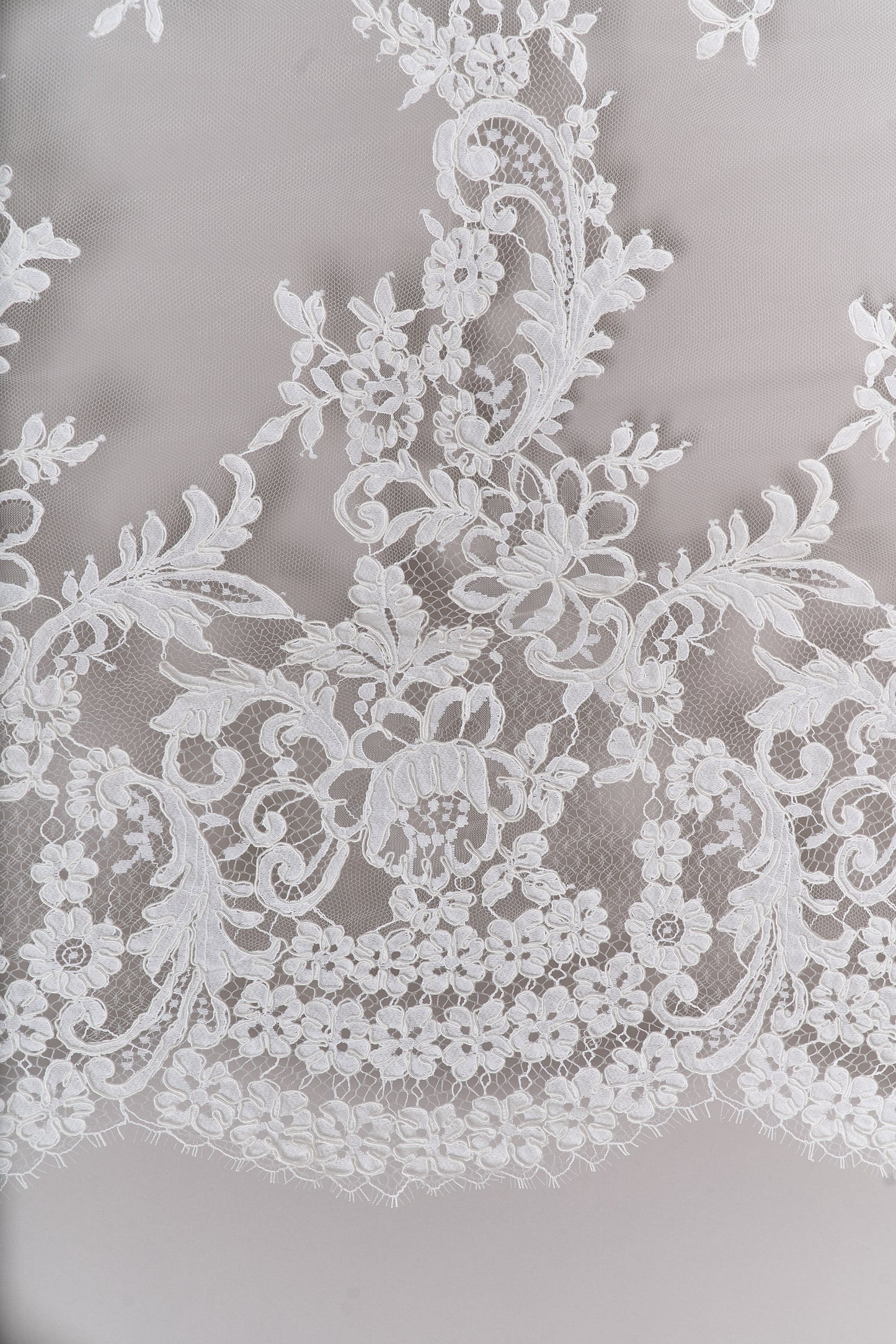 S0688 - CORDED LACE