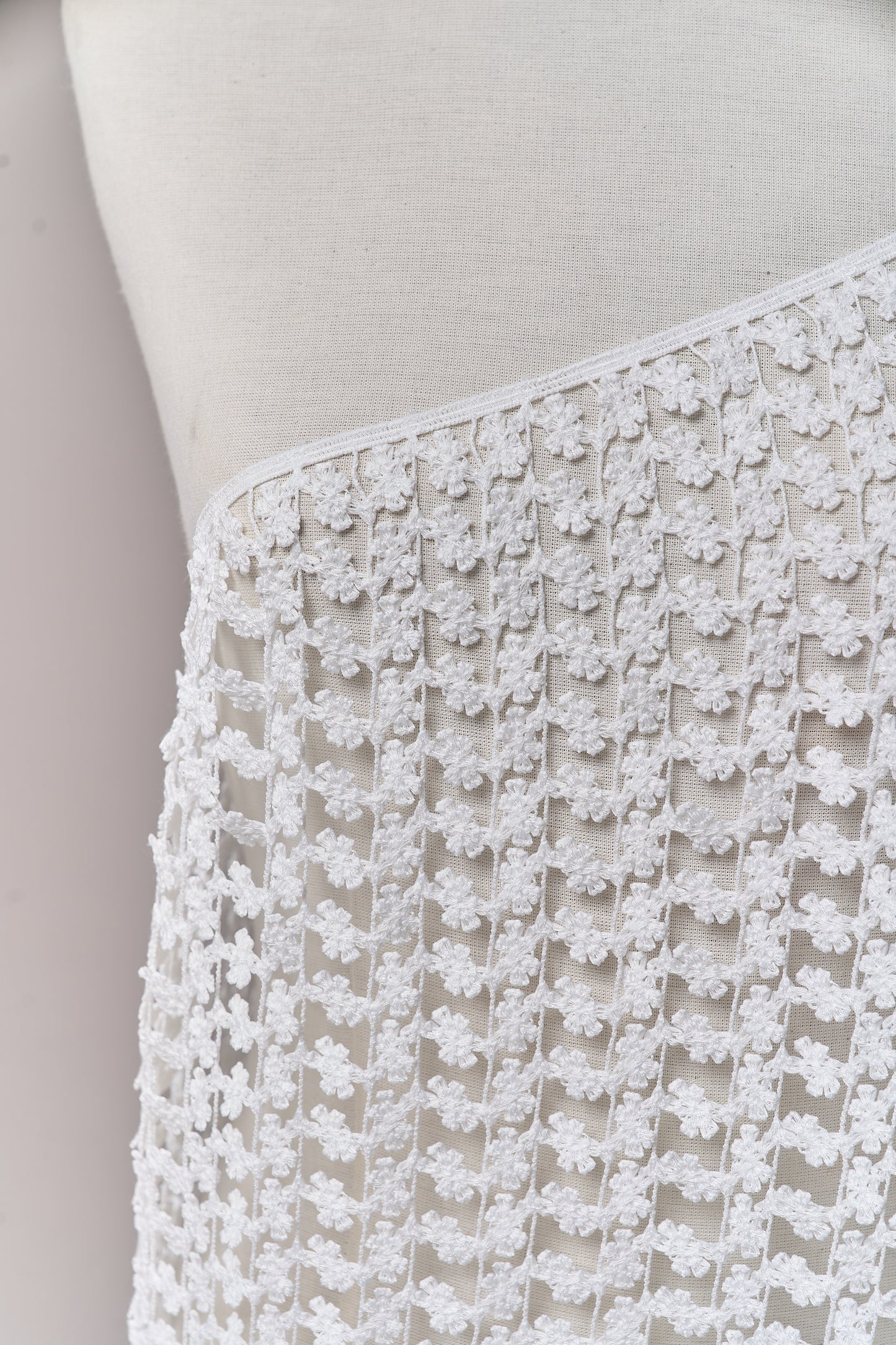 S0695 COTTON GUIPIURE