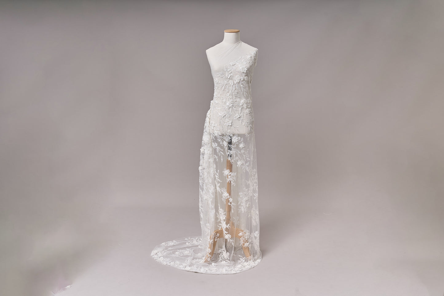S0683 - EMBROIDERY TULLE WITH 3D FLOWERS