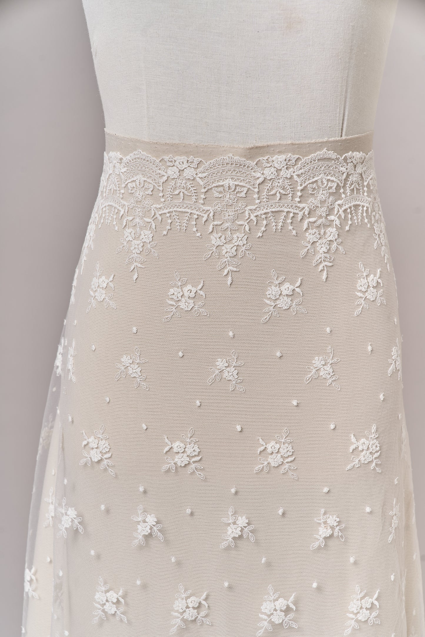 S0686 - EMBROIDERY TULLE
