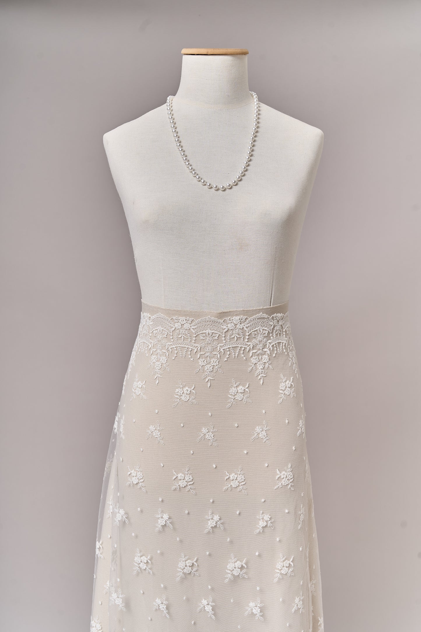 S0686 - EMBROIDERY TULLE