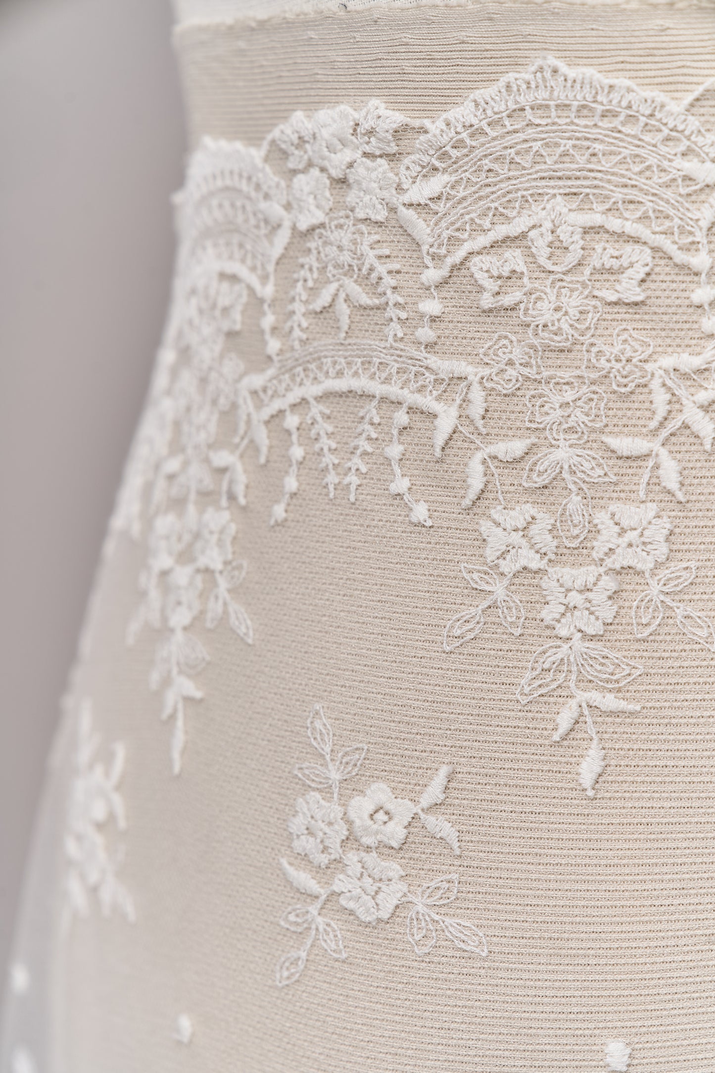 S0686 - EMBROIDERY TULLE