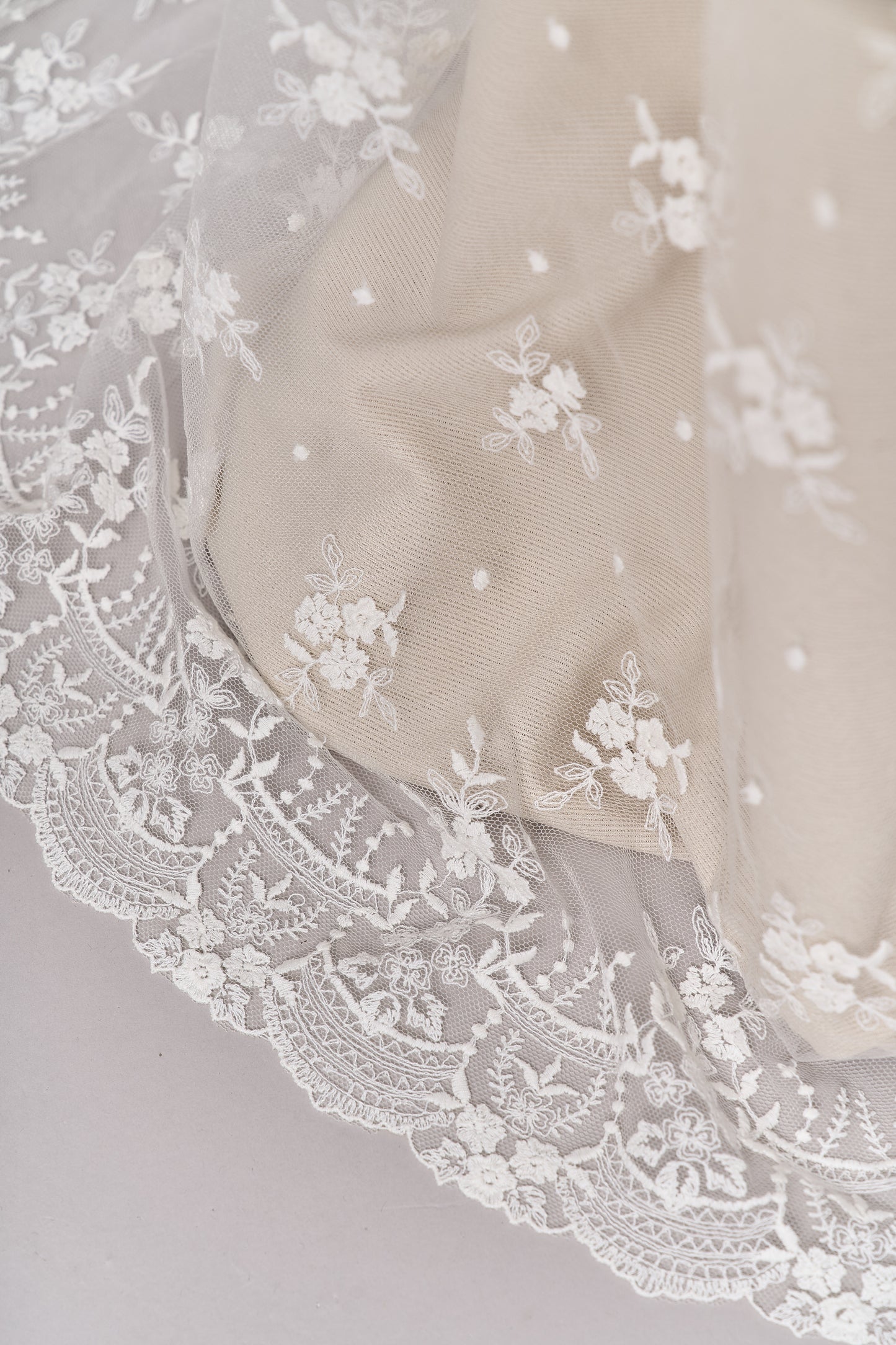 S0686 - EMBROIDERY TULLE