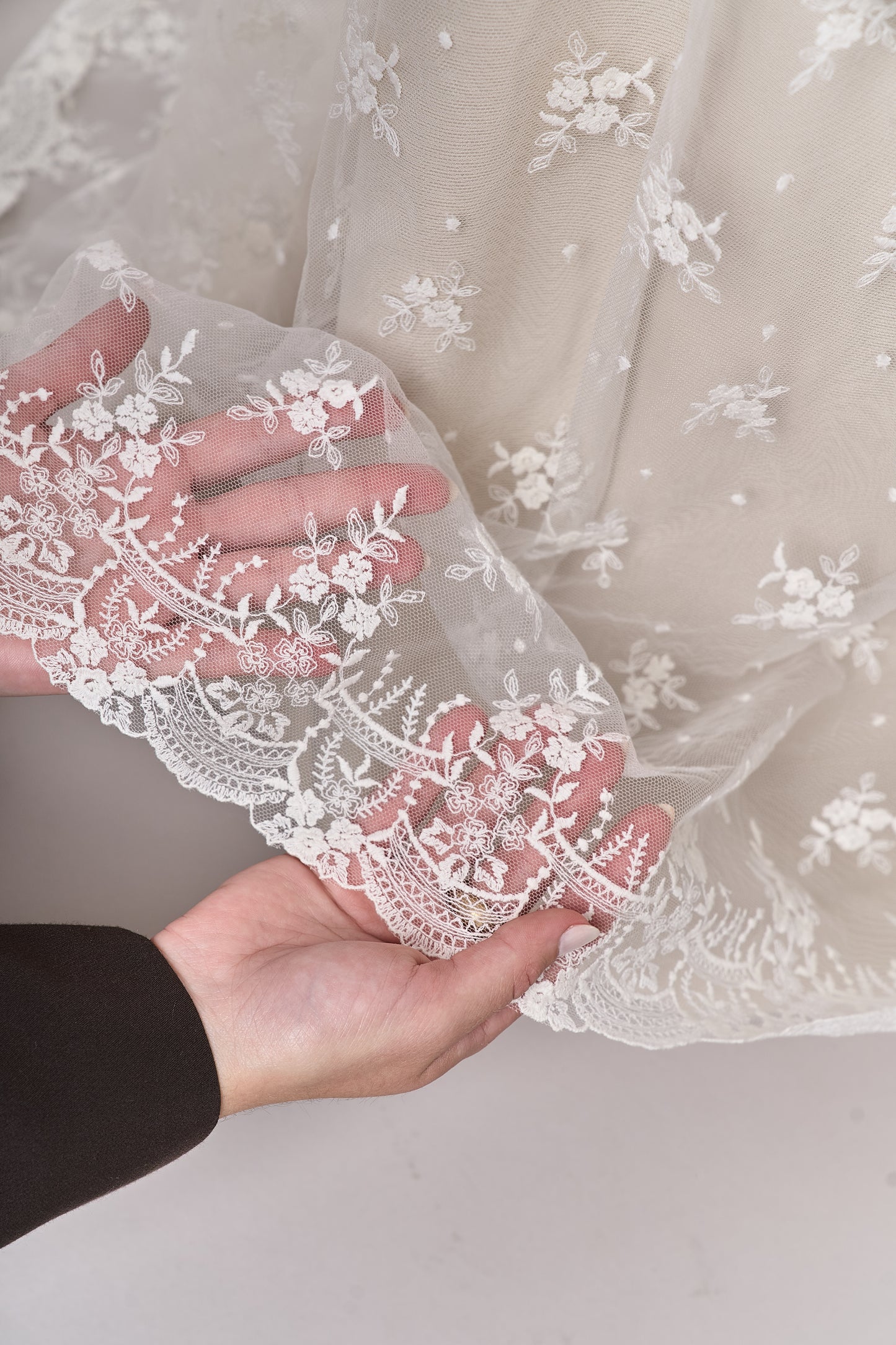S0686 - EMBROIDERY TULLE