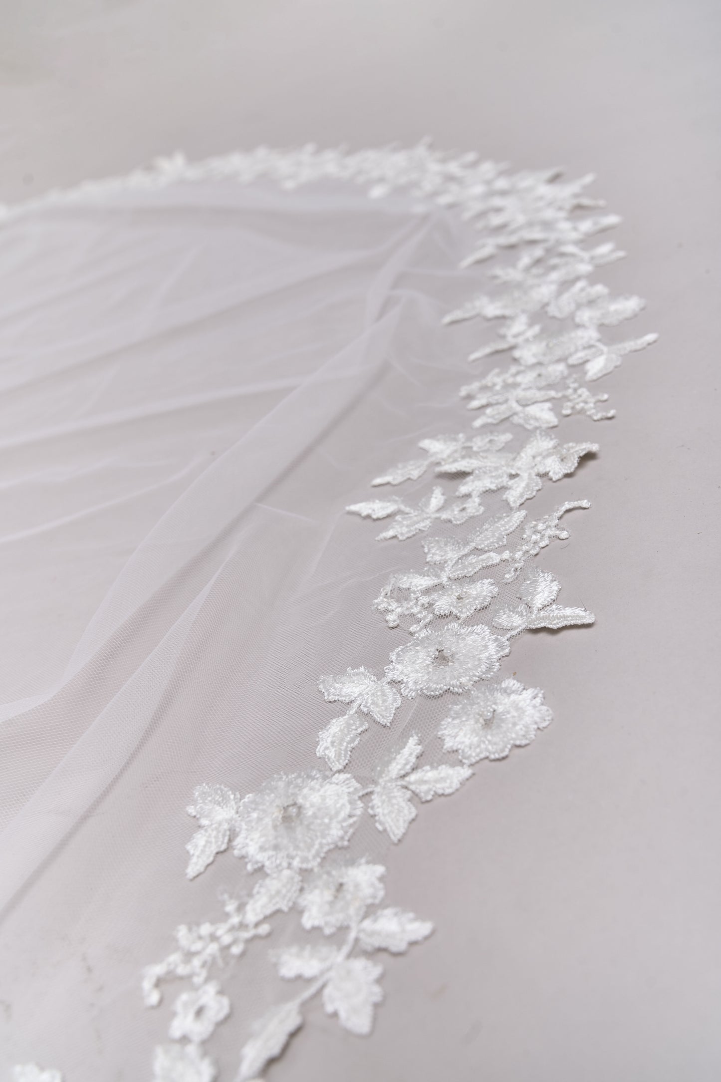 S0675 OFF-WHITE BEAD VEIL WITH TRANSPARENT SEQUINS