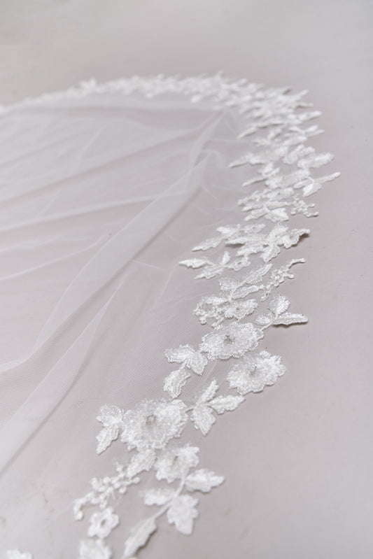 S0675 OFF-WHITE BEAD VEIL WITH TRANSPARENT SEQUINS