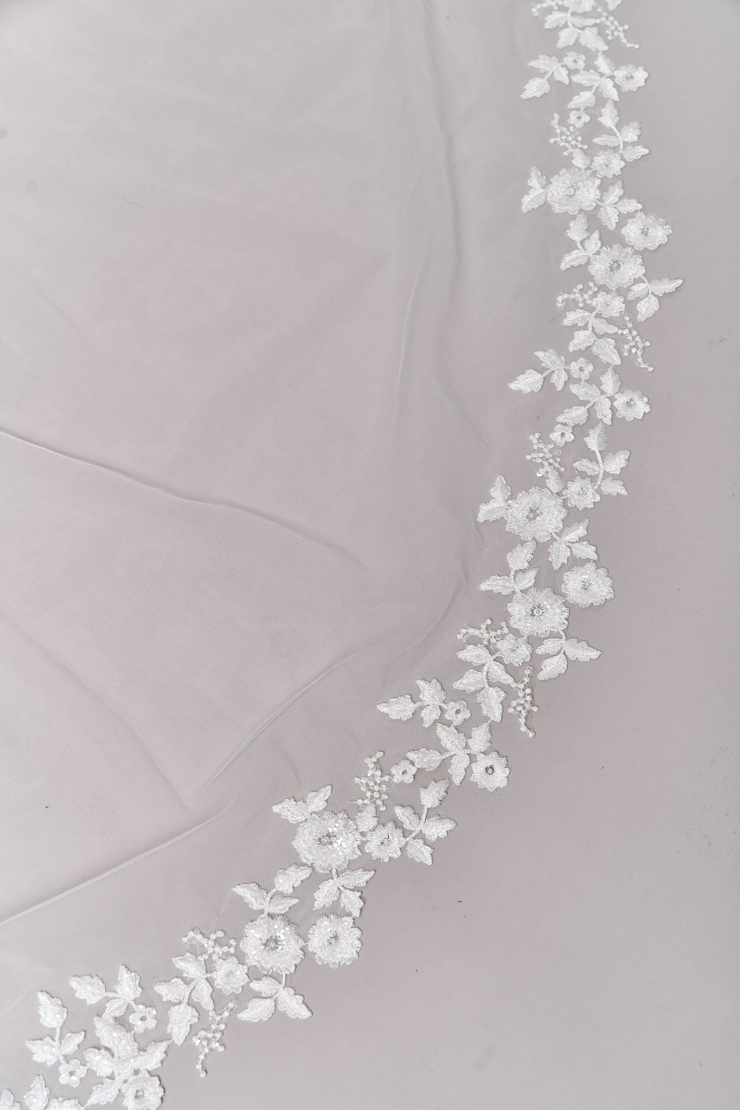 S0675 OFF-WHITE BEAD VEIL WITH TRANSPARENT SEQUINS