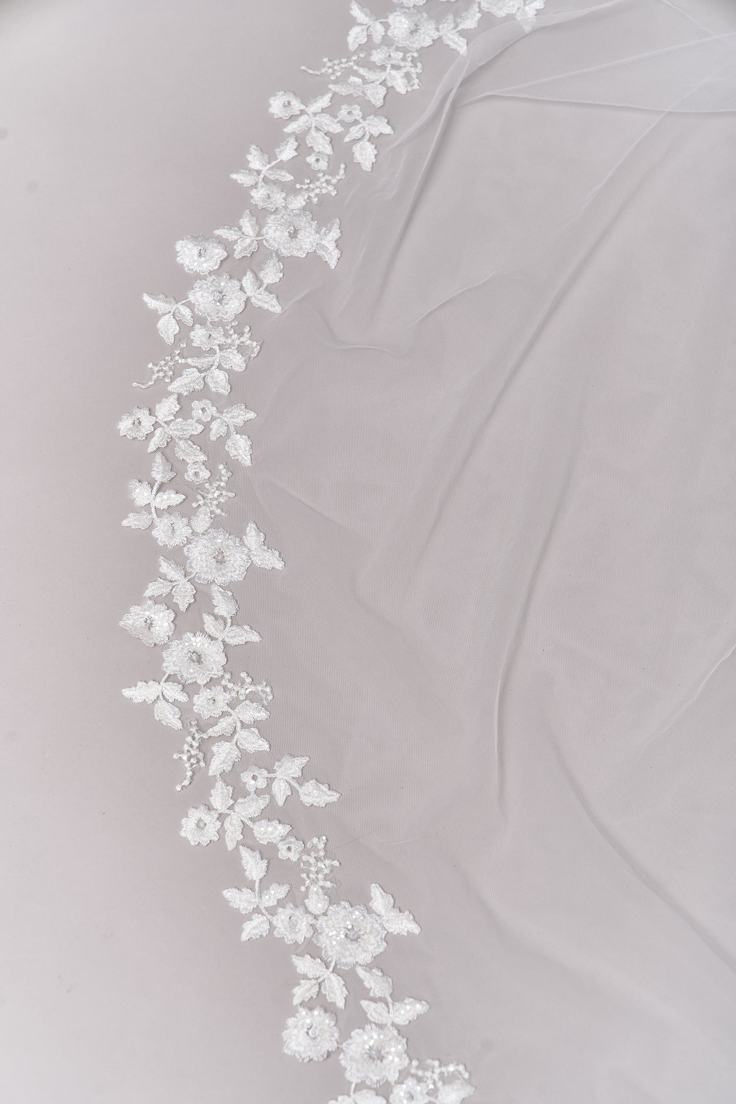S0675 OFF-WHITE BEAD VEIL WITH TRANSPARENT SEQUINS