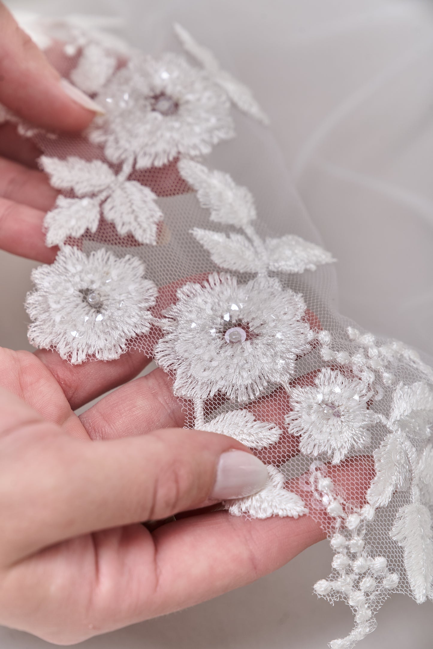 S0675 OFF-WHITE BEAD VEIL WITH TRANSPARENT SEQUINS