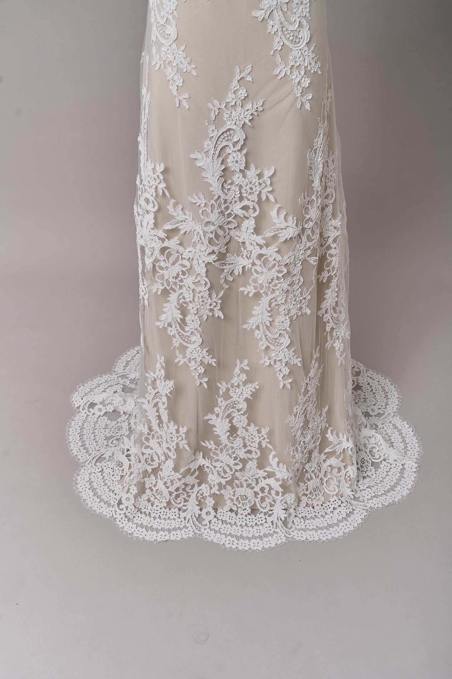 S0688 - CORDED LACE