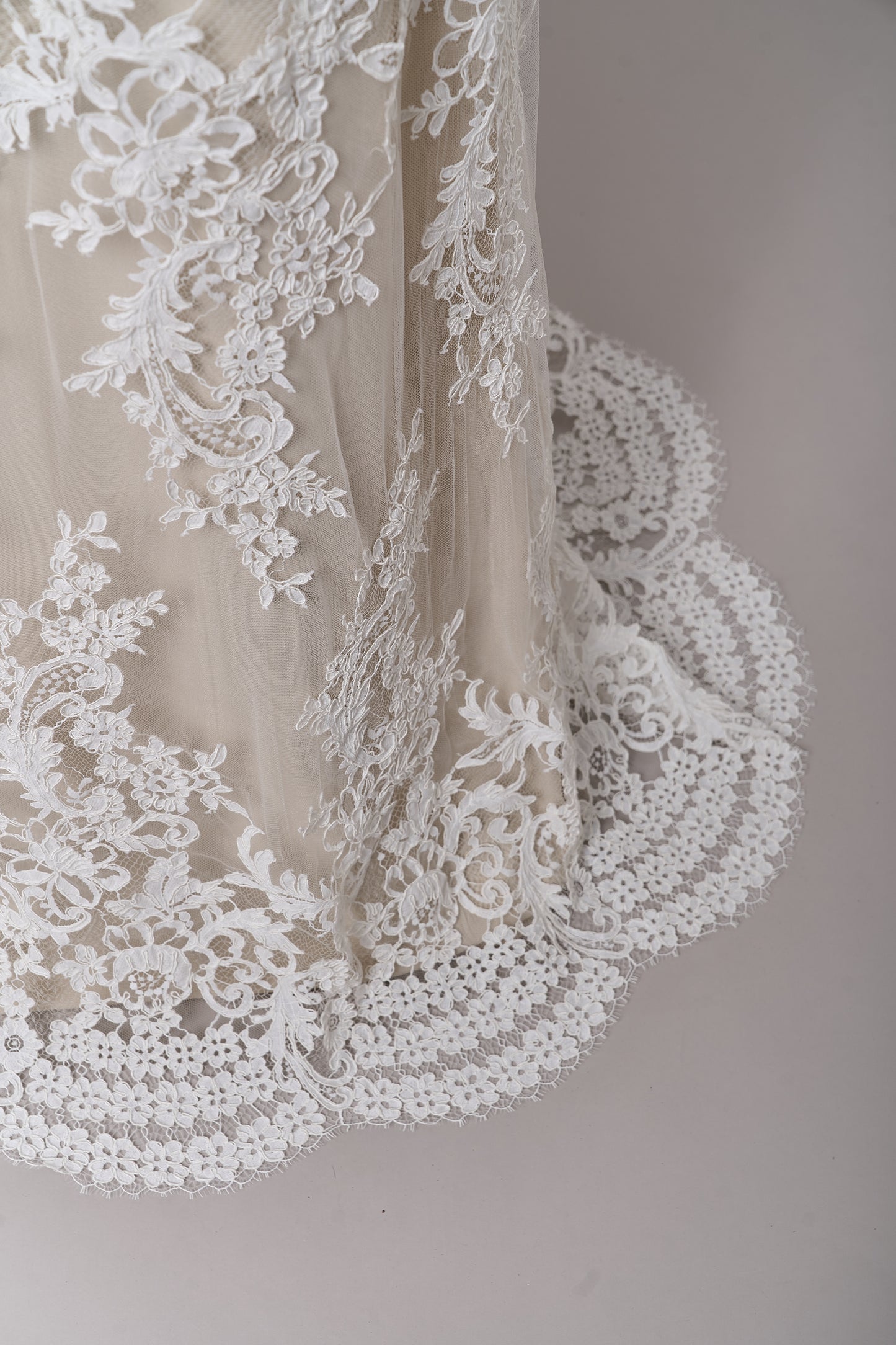 S0688 - CORDED LACE