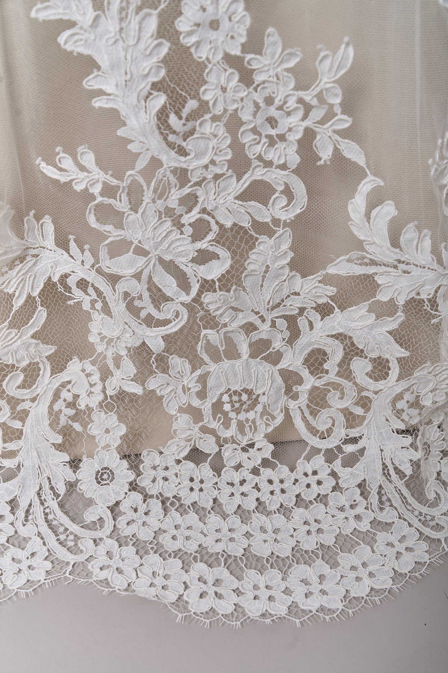 S0688 - CORDED LACE