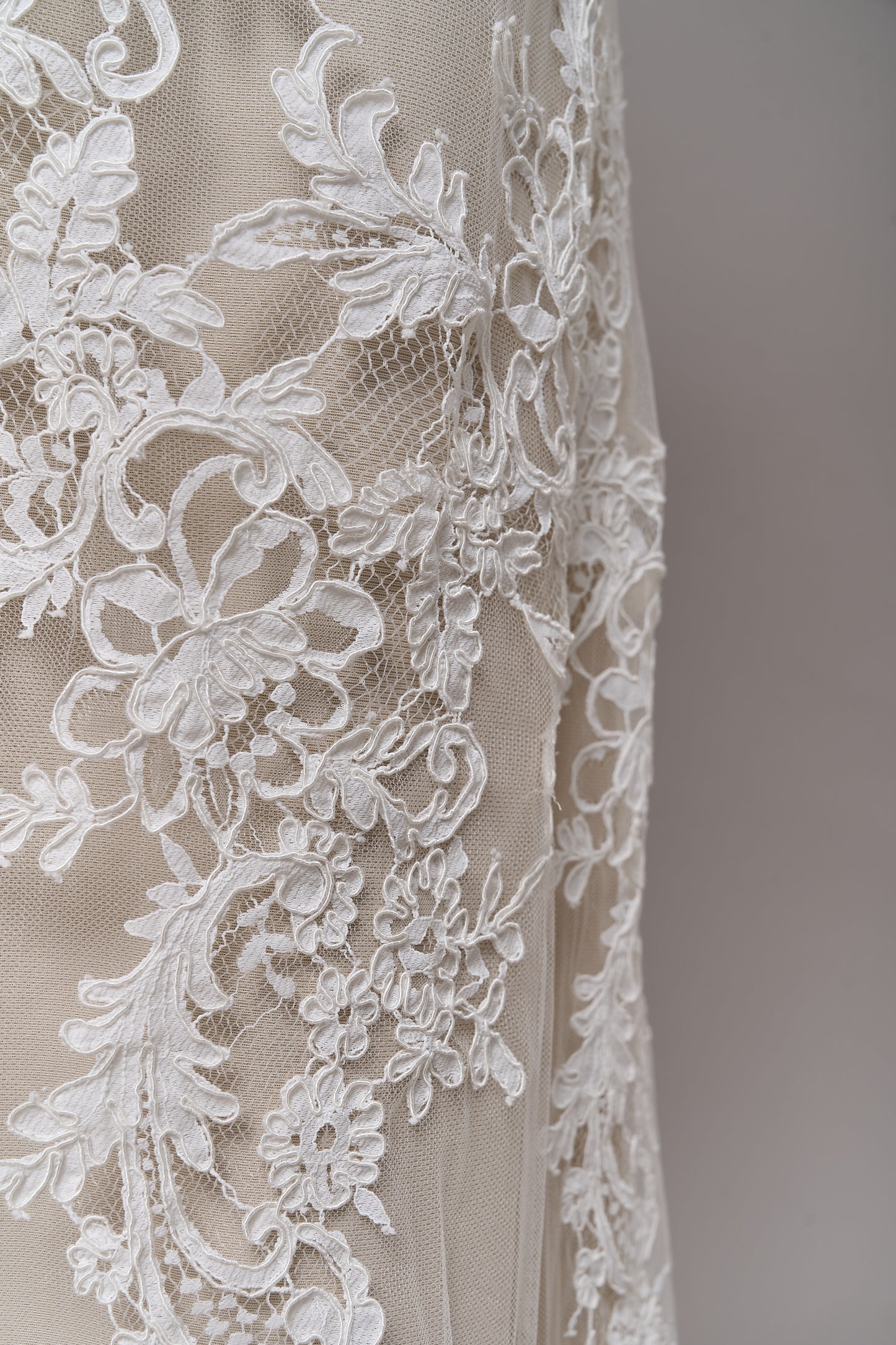 S0688 - CORDED LACE