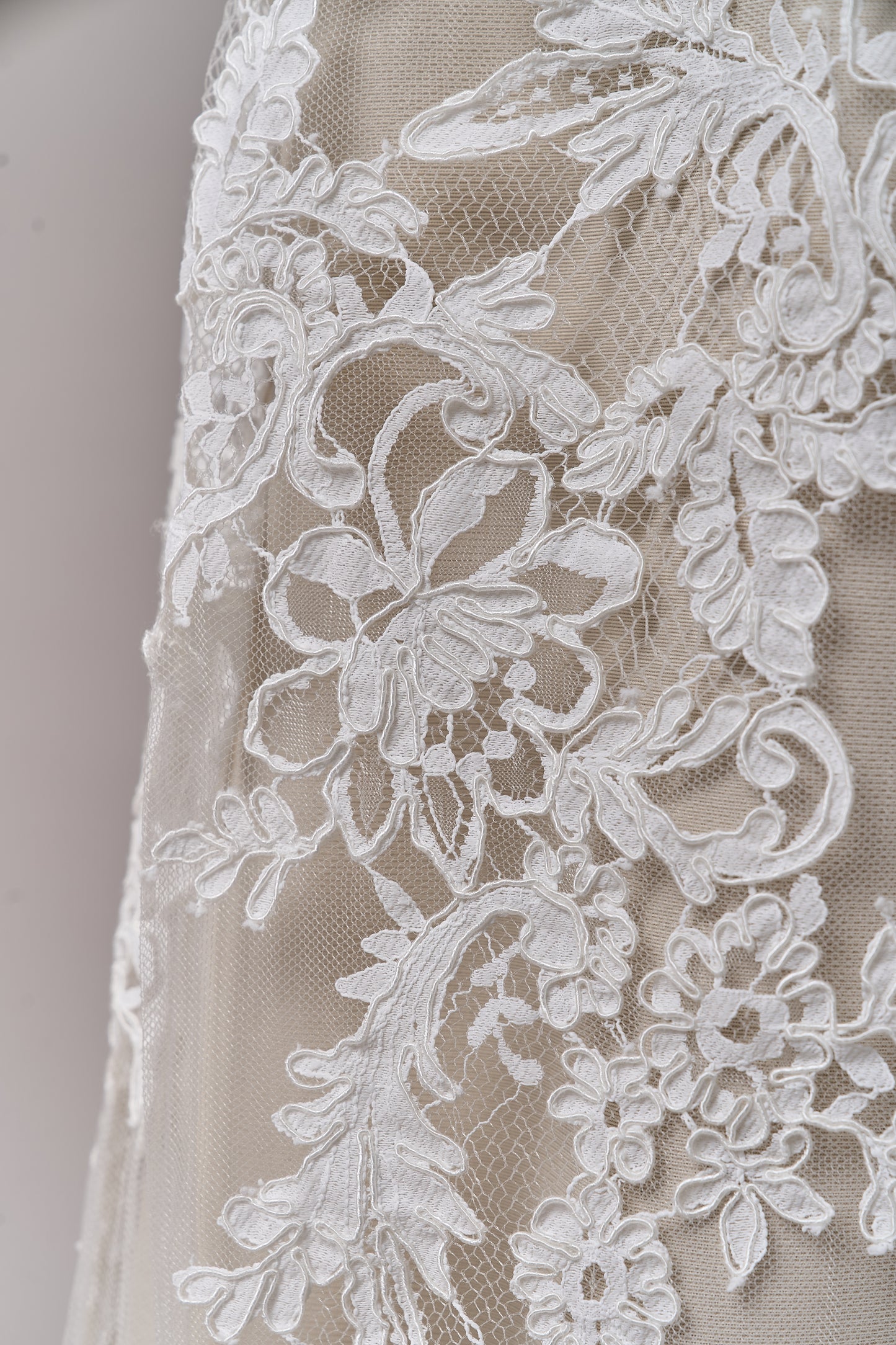 S0688 - CORDED LACE