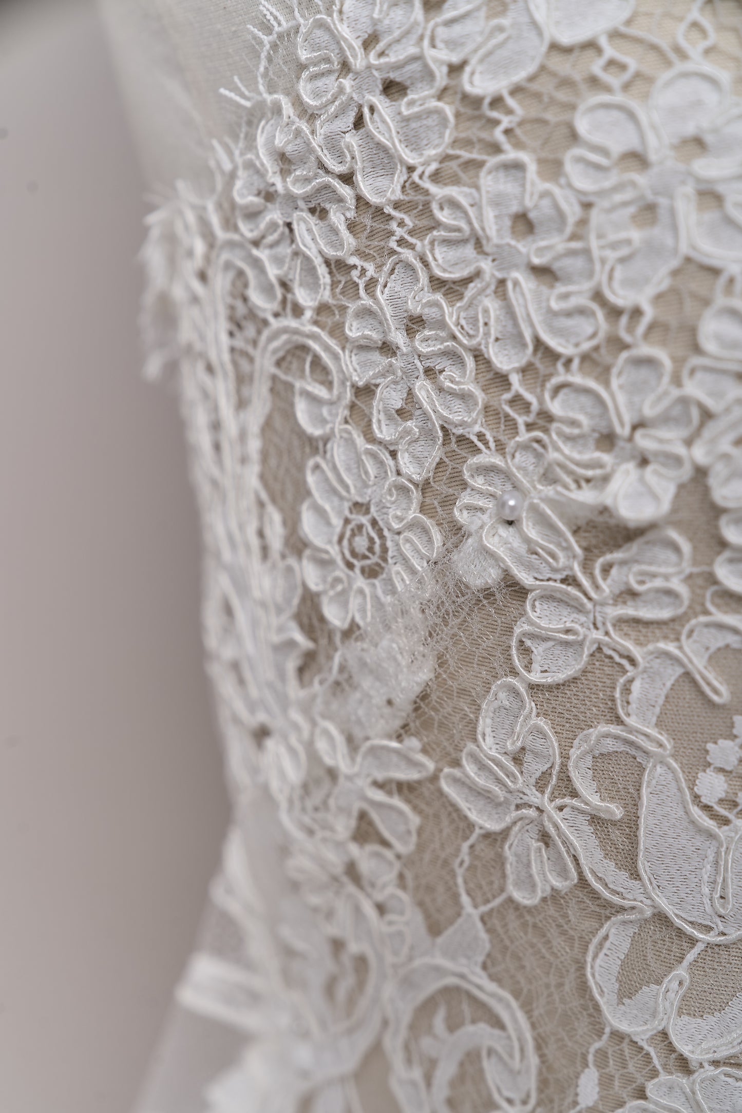 S0688 - CORDED LACE