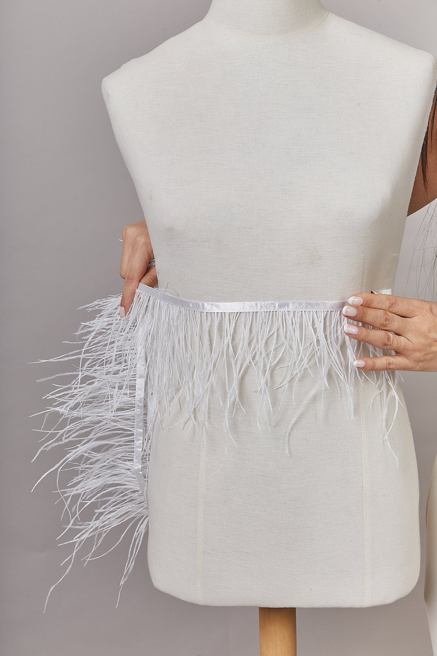 S0655 FEATHER TRIM